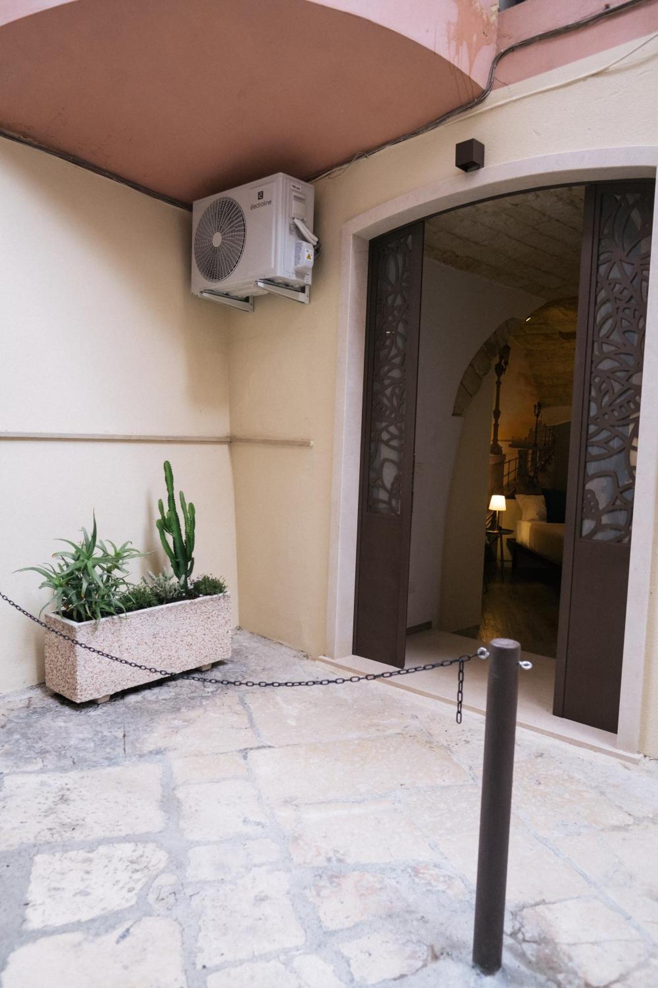 Timeless Apulian Luxury Suite 바리 외부 사진